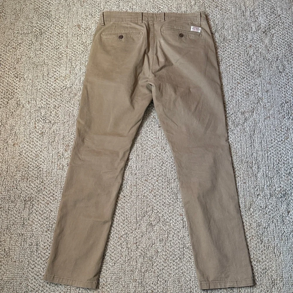 Flag & Anthem khaki chino pants in size 33/34